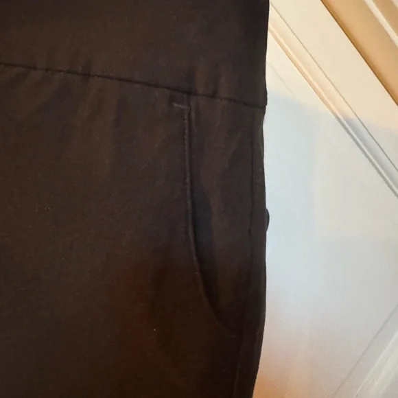 Classic yet casual Black Skirt -10 - Picture 4 of 5